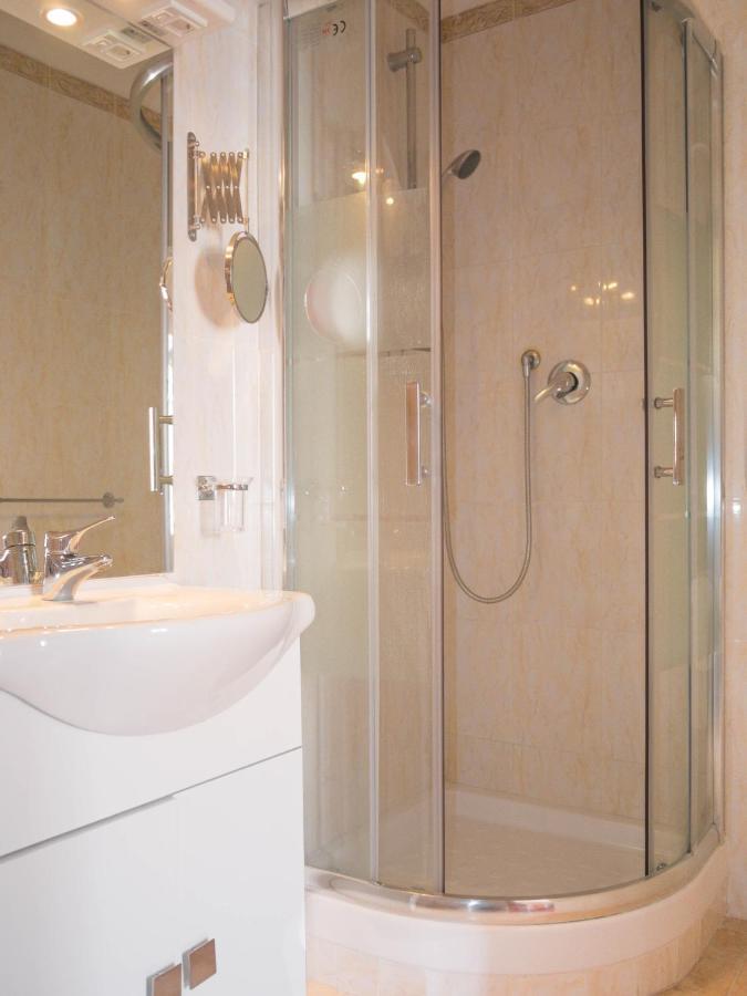 Acomodação com café da manhã  B&B Smart 3*